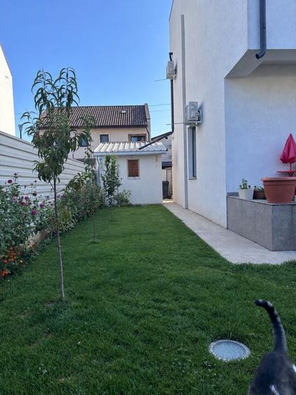 Casă cu 4 camere în Berceni