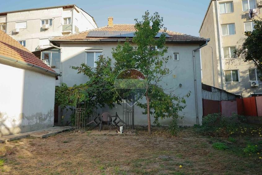 Casă individuală cu 5 camere cu Teren 676 Mp în Valenta