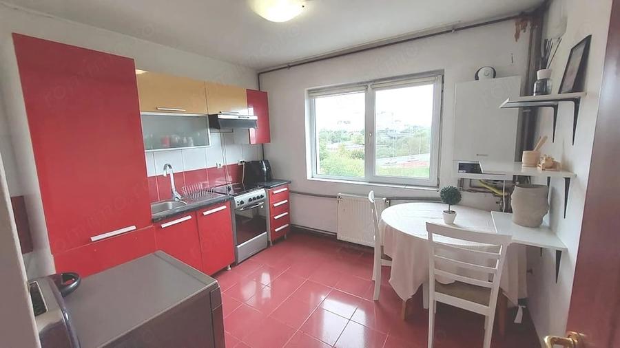 Apartament cu 3 camere decomandat în Broscărie