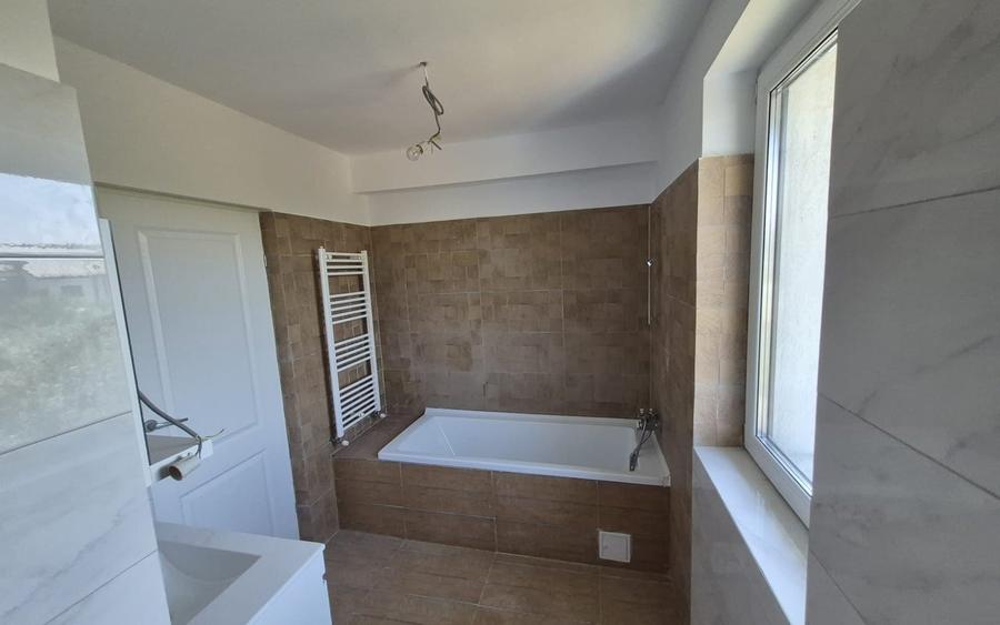 Duplex cu 4 camere cu Canalizare în Odăi