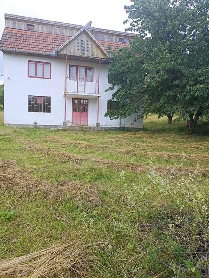 Casă individuală cu 4 camere cu Teren 12530 Mp în Panticeu