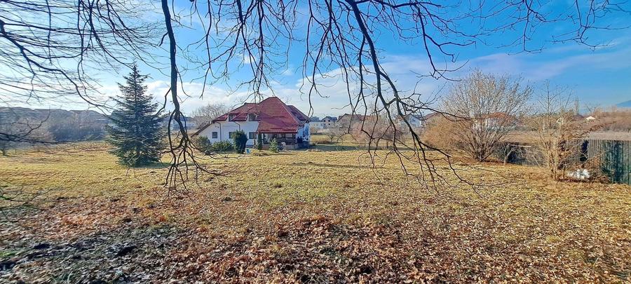 Casă individuală cu 7 camere cu Canalizare în Primăverii