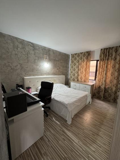 Casă individuală cu 9 camere cu Canalizare în B-dul București