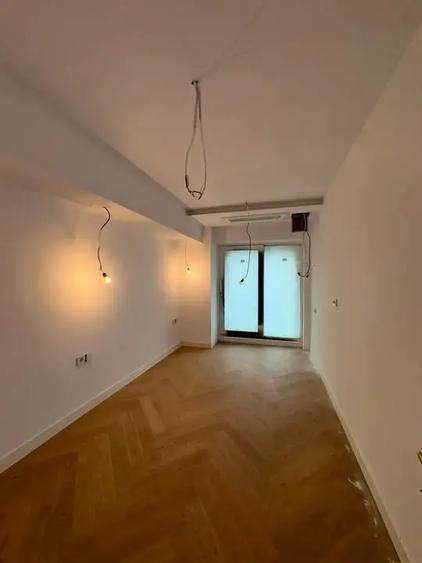 Apartament cu 4 camere semidecomandat în Unirii