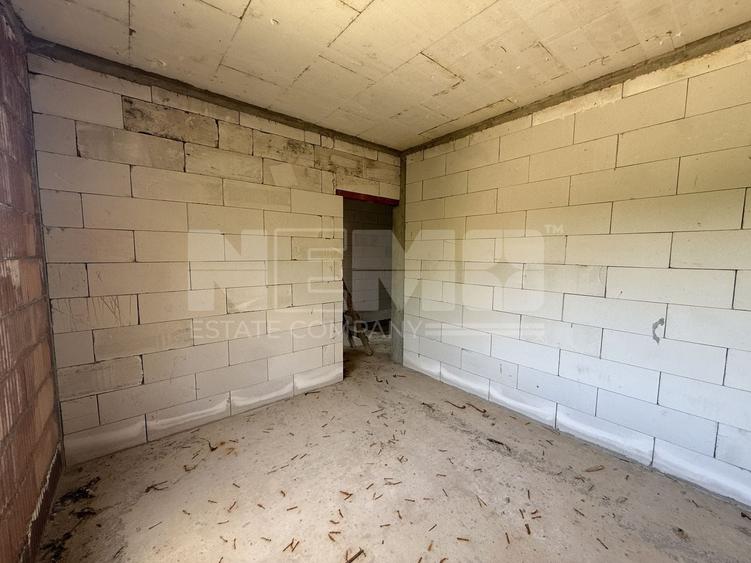 Duplex cu 4 camere cu Canalizare în Central