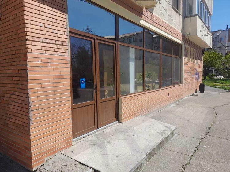 De vanzare/De inchiriat spatiu comercial/sediu de firma in Cernavoda - 1