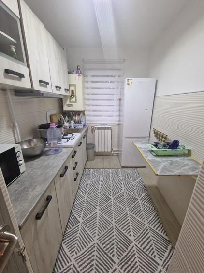 Apartament cu 3 camere, etaj 1/4, zona Mircea cel Batran - 9