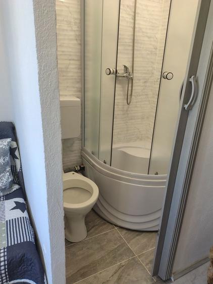 Inchiriez camera de camin - 1