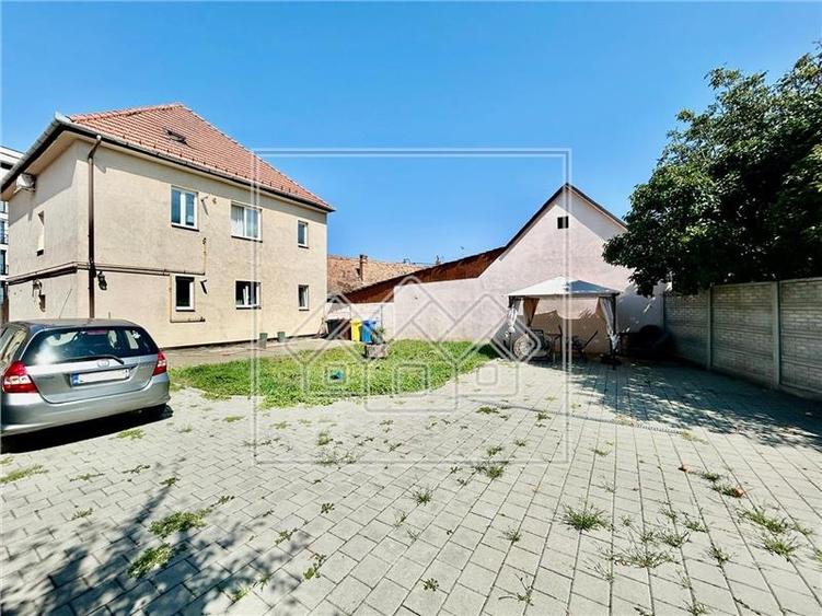 Casa individuala de vanzare in Sibiu, 373mp teren, 8 camere, zona buna - 1
