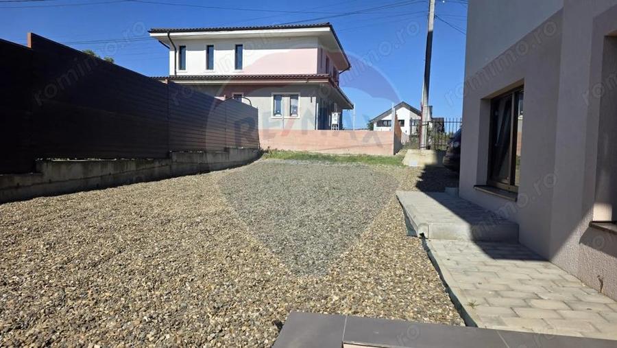 Apartament cu 2 camere de vanzare si curte privata de 187 m.p. - 5