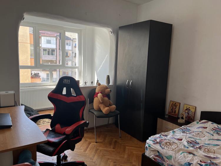 Apartament cu 3 camere decomandat în Valea Aurie
