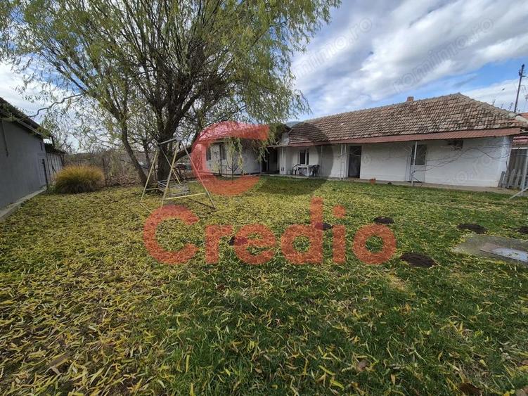 1200mp teren, casa cu 2 corpuri-asfalt, utilitati, locatie buna - 9