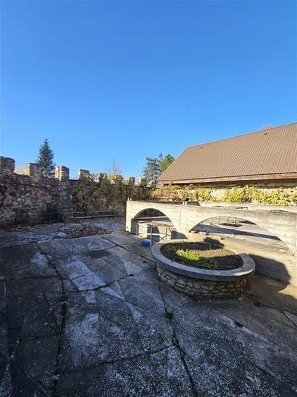 CLADIRI + 1 HA TEREN DE VANZARE PENTRU DEZVOLTARE BUSSINES - CAZARI, AGREMENT, A - 8