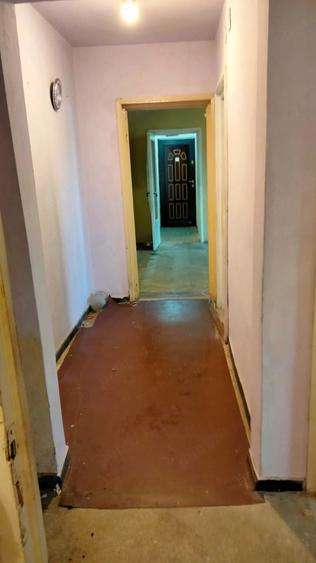 Apartament cu 3 camere semidecomandat în Tomis Nord
