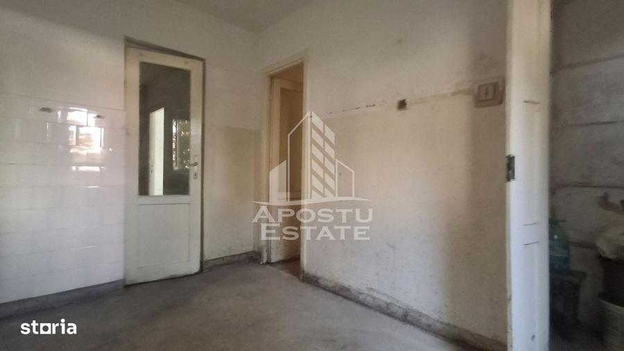 Apartament cu 2 camere decomandat în Polivalentă