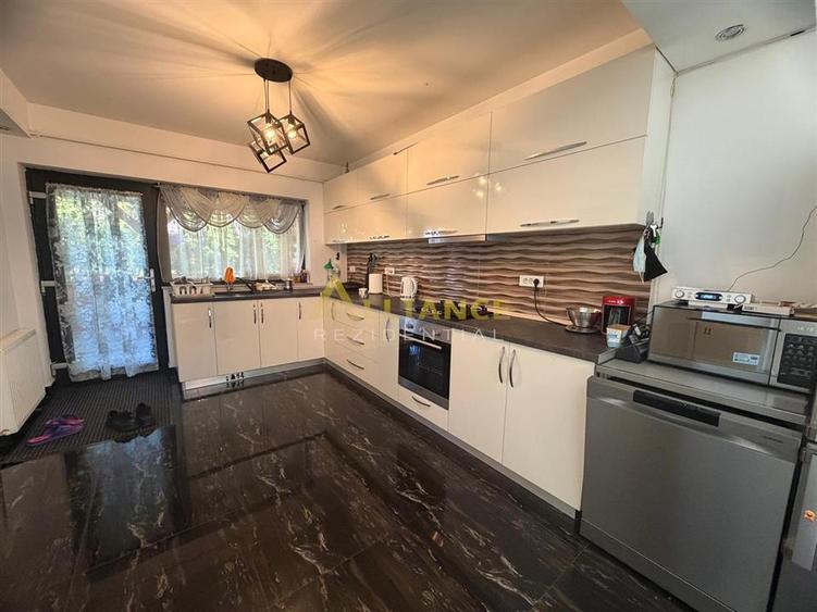 Casa mobilata si utilata- 4 camere - 2 bai - cartierul nou - 6