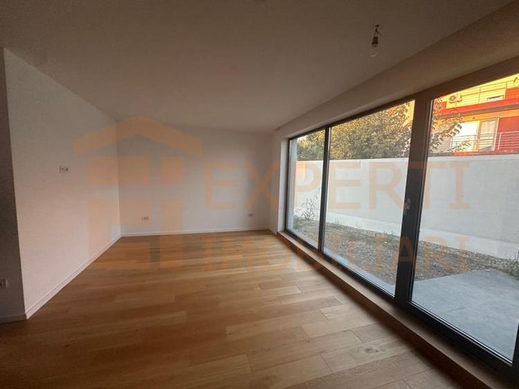 Vila deosebita de vanzare - zona Mamaia Nord pe malul lacului - 2