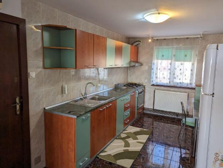 Proprietar vand apt 3 camere decomandat supraf 65 m2 - 1