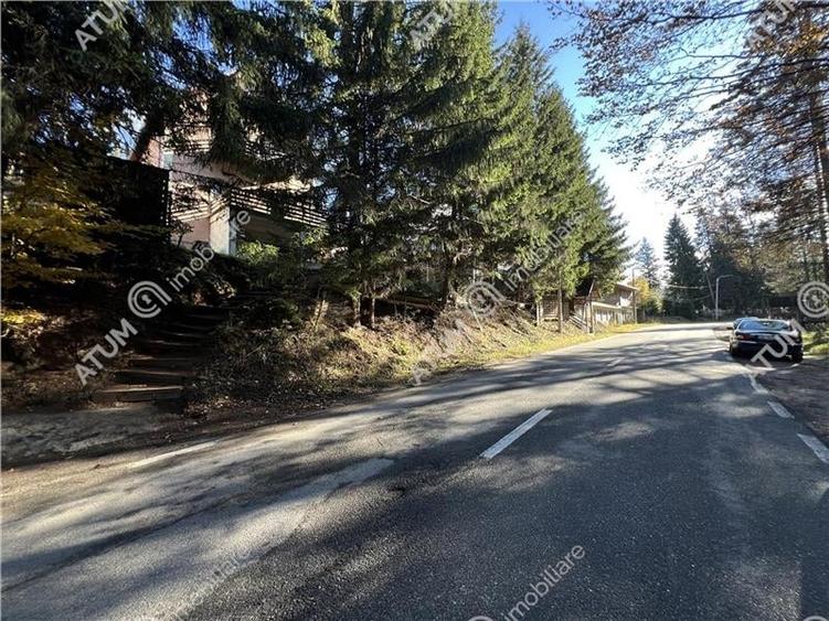 Pensiune de 7 camere cu 5 bai si teren de 377mp situata in Paltinis - 1