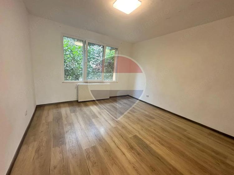 Apartament cu 4 camere decomandat în Craiter