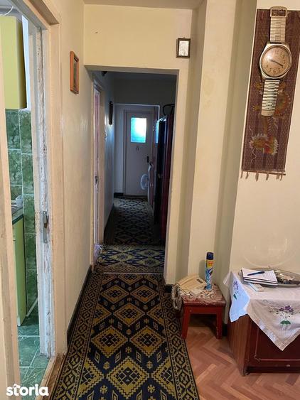De vanzare apartament 4 camere, strada Carpati, central - 4