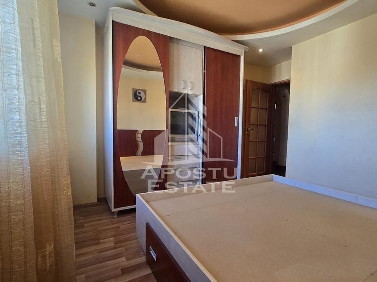 Apartament decomandat 3 camere, zona Miorita - 1