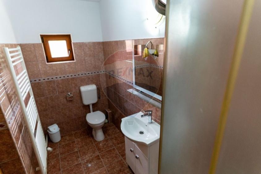 Vila /Pensiune 6 camere in Cristur, jud Hunedoara - 3