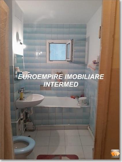 Apartament 2 camere de vanzare zona Poarta 6 - 3