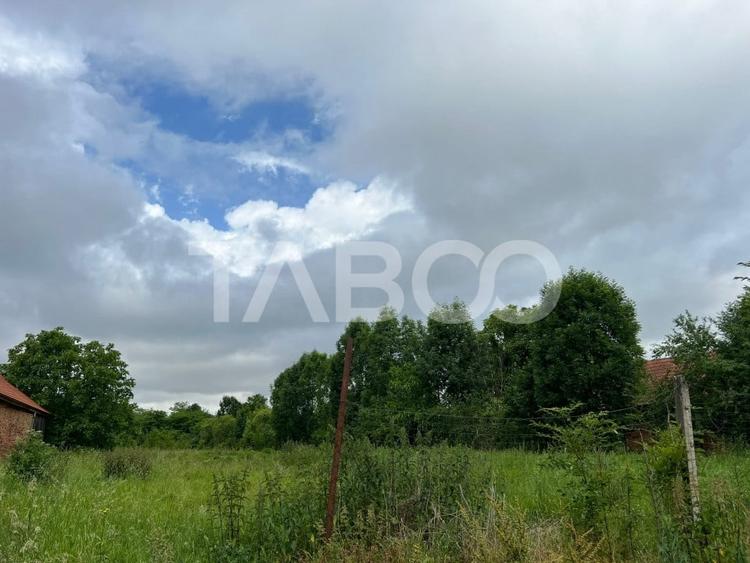 Teren intravilan 2740 mp utilitati in zona Gura Vaii Judetul Brasov - 2