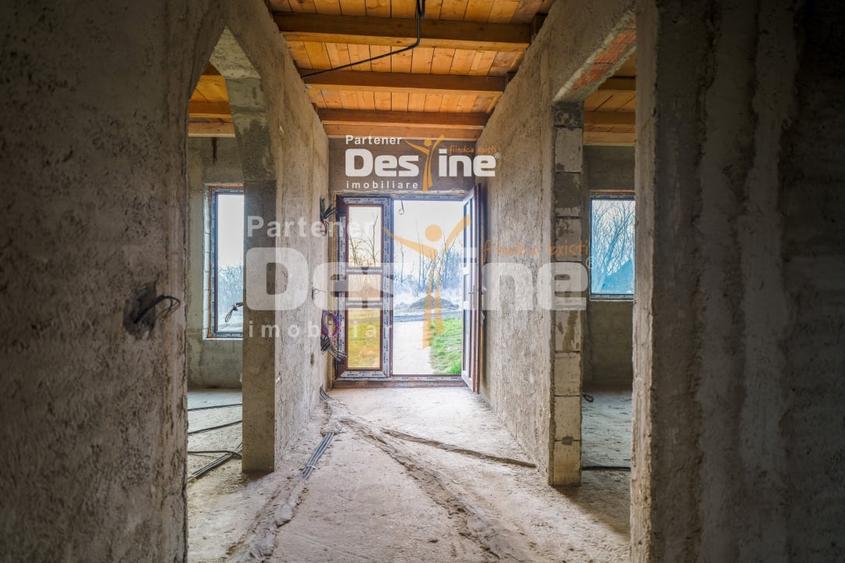 Casă individuală cu 4 camere cu Canalizare în Ciurea