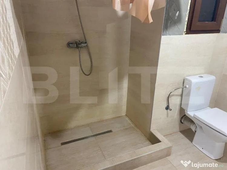 Casă cu 5 camere cu Teren 7100 Mp în Central