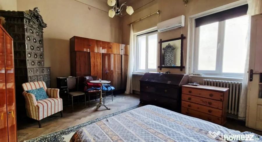 Apartament cu 5 camere semidecomandat în Dacia