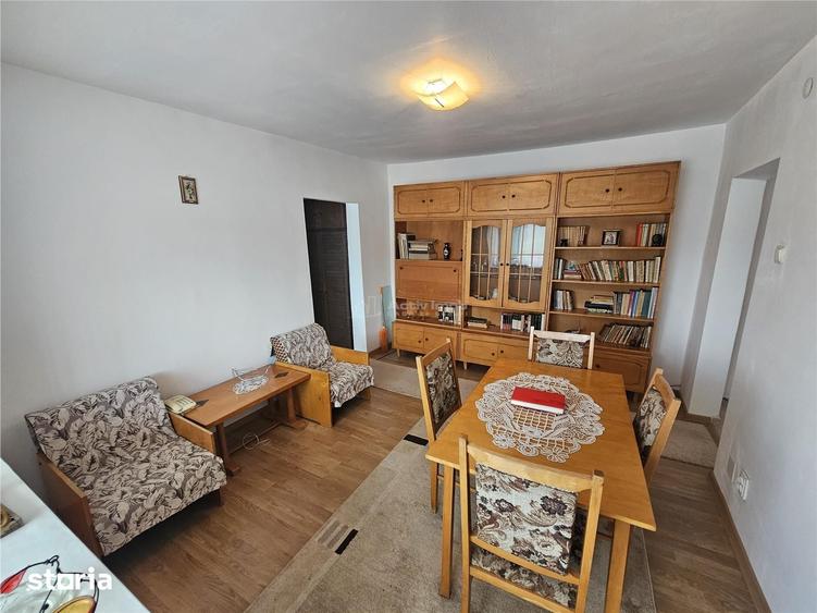 Apartament cu 3 camere semidecomandat în Central
