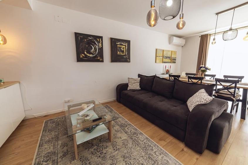 Apartament cu 3 camere decomandat, mobilat în Prelungirea Ghencea