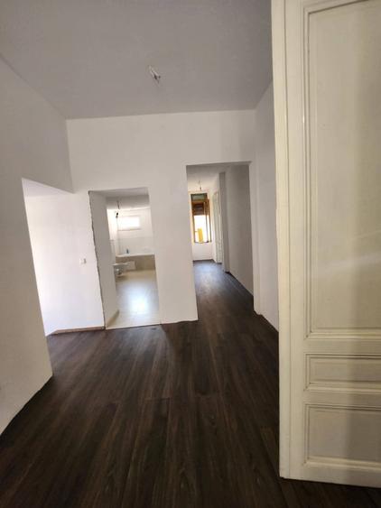 Casă cu 7 camere cu Teren 966 Mp în Variaș
