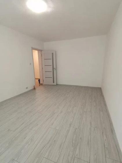 Apartament cu 2 camere decomandat în Tătărași — fotografia 2