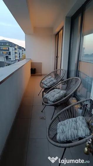 Apartament cu 3 camere decomandat în Central