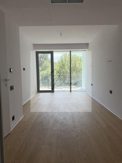 Apartament cu 4 camere decomandat în Lacul Tei