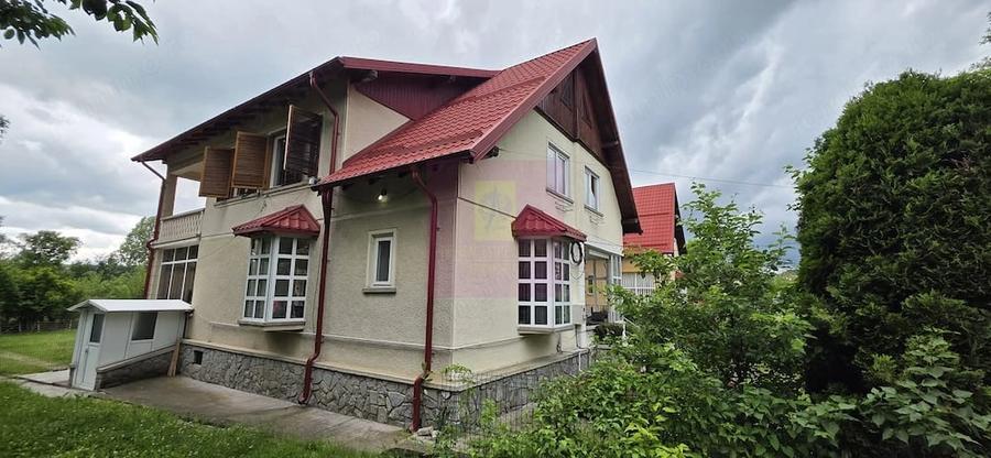 Casă cu 6 camere cu Teren 1000 Mp în Cornu