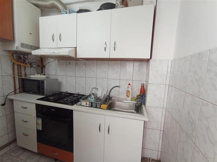 Garsonieră decomandată, mobilată în Aleea Carpați