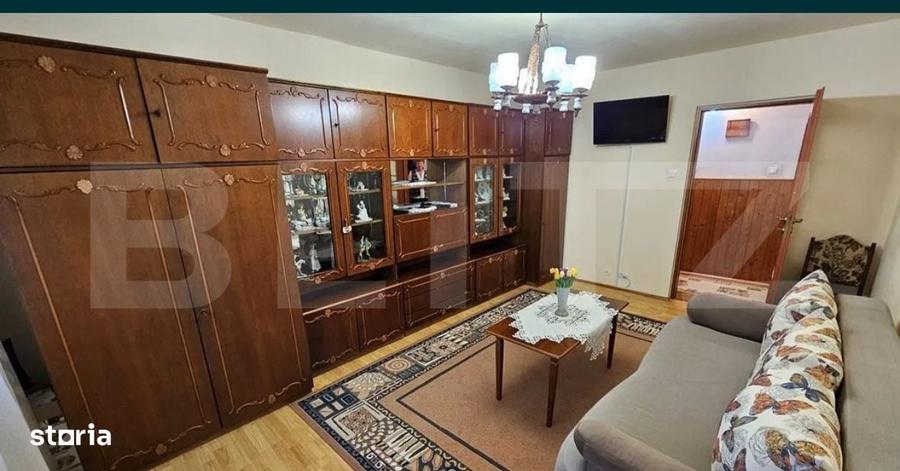 Apartament cu 3 camere decomandat în Pandurilor