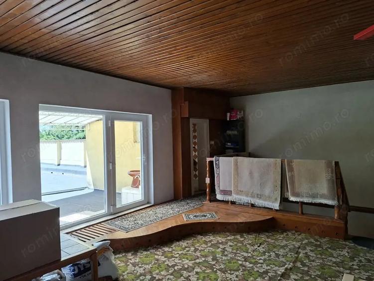 Casă cu 6 camere cu Teren 1000 Mp în 14 Mai