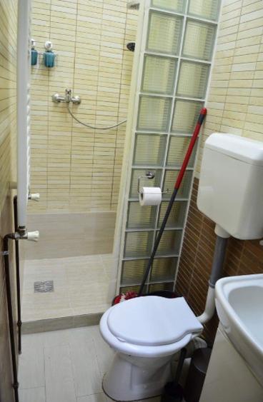 Garsonieră decomandată în Romană
