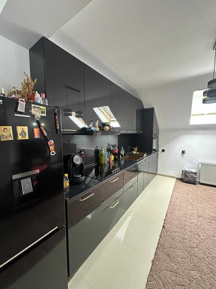 Apartament cu 4 camere semidecomandat, mobilat în Central