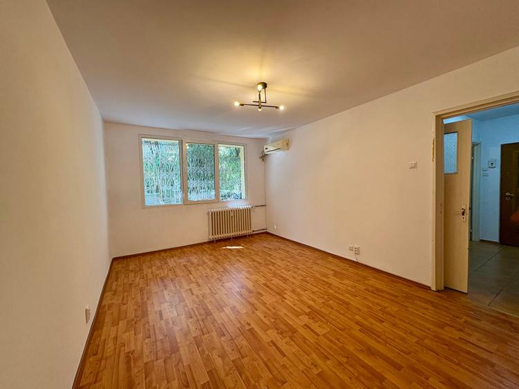 Garsoniera Pta Resita Parter/4 Bloc Reabilitat Metrou 15 Min - 1