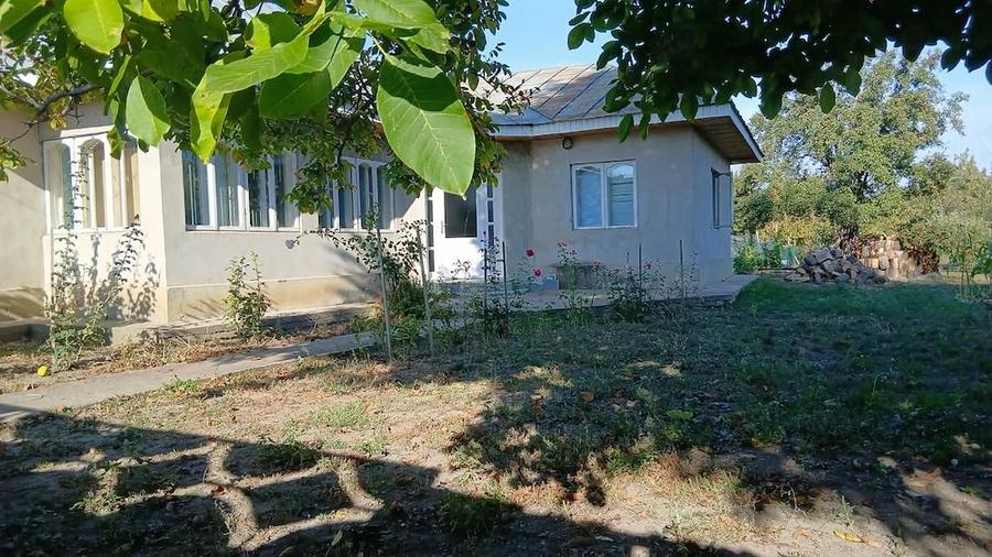 Teren de 650 mp, în Barați