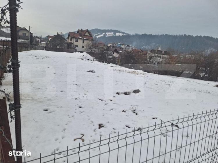 Teren de 3000 mp, în Central