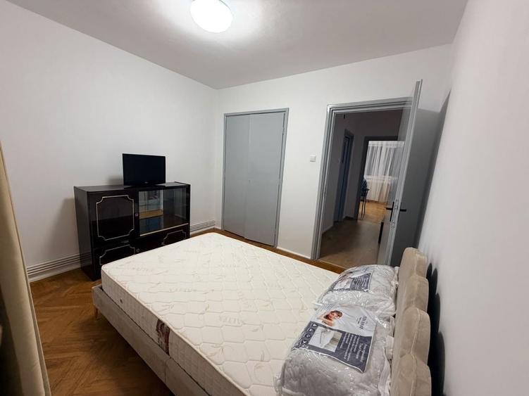 Apartament cu 3 camere semidecomandat în Central
