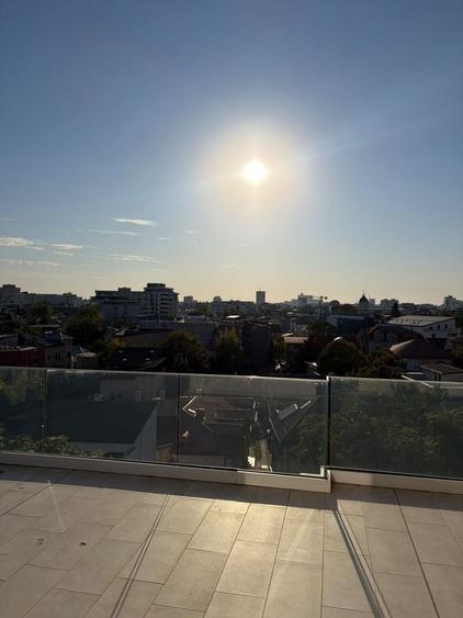 Apartament cu 3 camere semidecomandat, mobilat în Matei Voievod