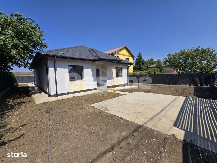 Casă cu 4 camere în Breazu